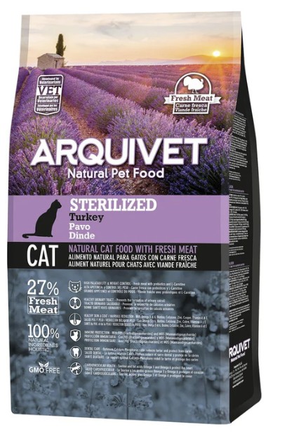 Saco de pienso natural para gatos esterilizados pavo con carne fresca.
